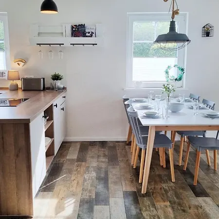 Ferienhaushaelfte Lieblingsplatz * Blekendorf