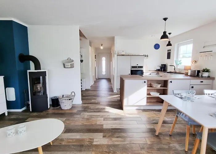 Ferienhaushaelfte Lieblingsplatz Vakantiehuis Blekendorf