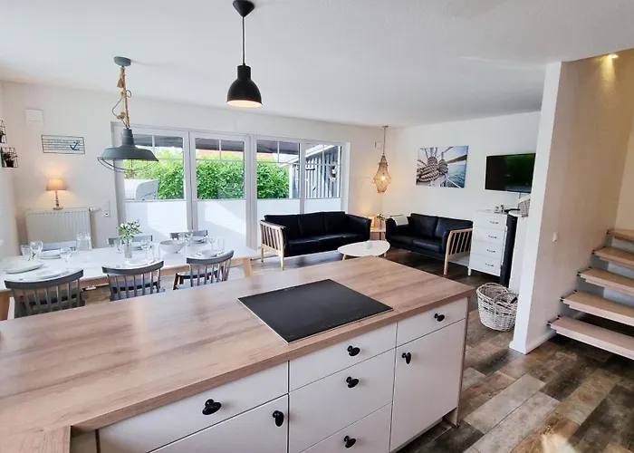 Ferienhaushaelfte Lieblingsplatz Vakantiehuis Blekendorf